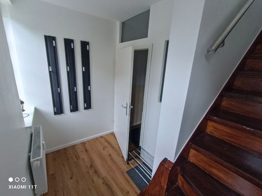 Garderobe und die Treppe zur Wohnung